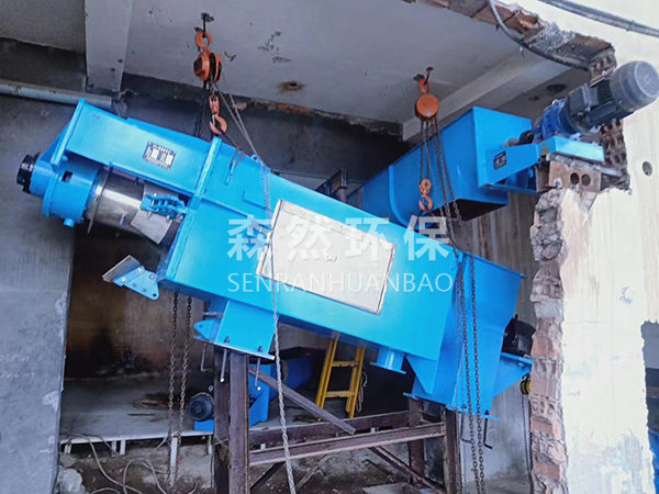 擠漿機現(xiàn)場安裝